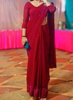 Anshika - escort in New Delhi Photo 3 of 4
