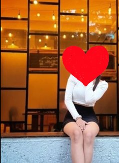 Anshika - escort in Noida Photo 2 of 3