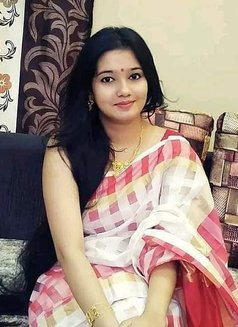 Anshika - escort in Kochi Photo 2 of 2