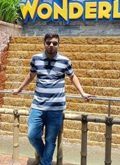 Anshu Agarwal - Acompañantes masculino in New Delhi Photo 1 of 3