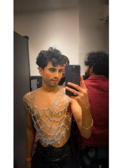 Anshu - Transsexual escort in New Delhi Photo 9 of 15