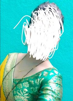 Anshu Kumari Independent - puta in New Delhi Photo 1 of 2