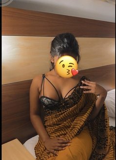 Anshu shaney - escort in Dubai Photo 9 of 10