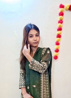 Anshu Singh - puta in Ahmedabad Photo 1 of 5
