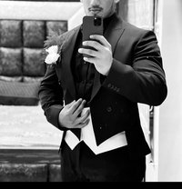 Anshuman 100 Genuine - Acompañantes masculino in New Delhi