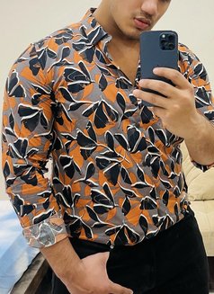 Anshuman 100 Genuine - Acompañantes masculino in New Delhi Photo 4 of 7