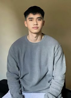 Anthony - Male escort in Makati City Photo 2 of 4
