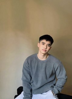Anthony - Male escort in Makati City Photo 3 of 4
