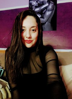 Antonella Yvee - puta in Porto Photo 5 of 8