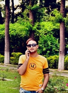 Antriksh - Intérprete masculino de adultos in Chandigarh Photo 3 of 5