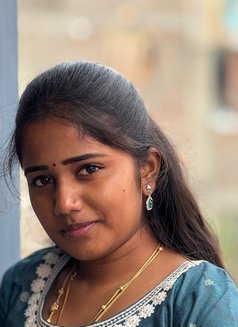 Anu - escort in Chennai Photo 1 of 5