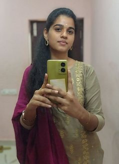 Anu - escort in Chennai Photo 2 of 5