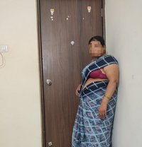 Anu - Intérprete de adultos in Pune