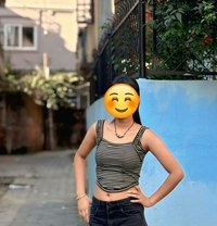 Kareena sanu - puta in Kathmandu