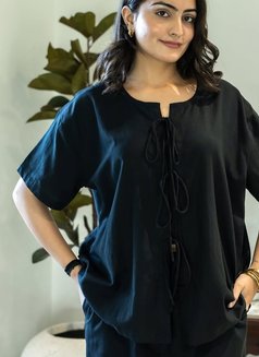 Anu Sharma - puta in Sharjah Photo 3 of 8