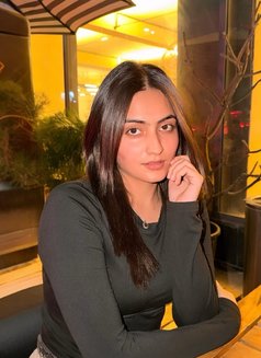 Anu Sharma - puta in Sharjah Photo 4 of 8
