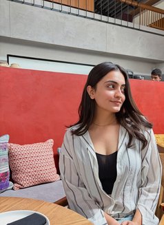 Anu Sharma - puta in Sharjah Photo 7 of 8