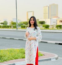 Anu Young Indian - puta in Dubai Photo 1 of 10