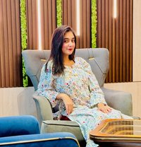 Anu Young Indian - puta in Dubai