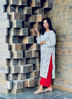 Anu Young Indian - puta in Dubai Photo 4 of 10