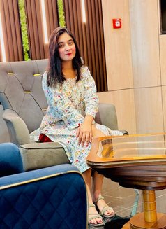 Anu Young Indian - puta in Dubai Photo 8 of 10