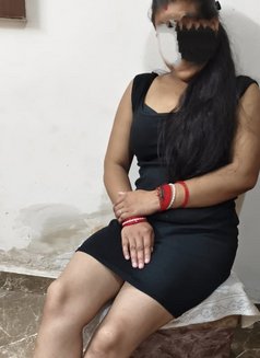 Anuj Priya - puta in Noida Photo 1 of 4