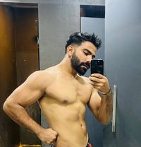 Anurag Kunwar - Acompañantes masculino in New Delhi