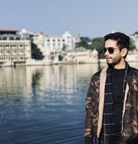 Anush - Acompañantes masculino in Pune