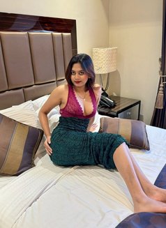 Anushka - escort in New Delhi Photo 2 of 5