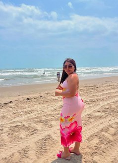 Anushka - escort in Candolim, Goa Photo 2 of 3