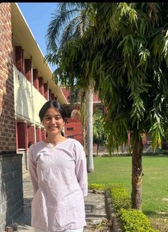 Anushka - escort in Mumbai Photo 2 of 3