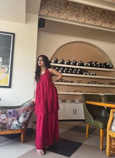 Anushka - escort in Mumbai Photo 1 of 4