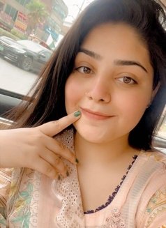 Anushka Independent - puta in Dubai Photo 1 of 8