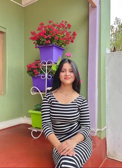 Anushka GFE - puta in Dubai Photo 3 of 9