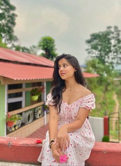 Anushka GFE - puta in Dubai Photo 4 of 9