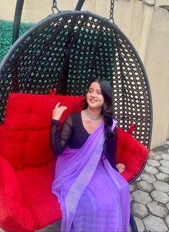 Anushka GFE - puta in Dubai Photo 5 of 9