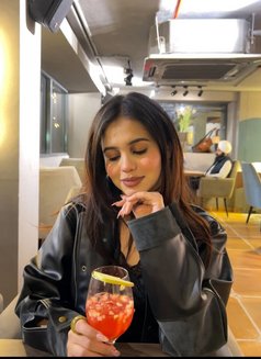 Anushka - puta in Ahmedabad Photo 1 of 3