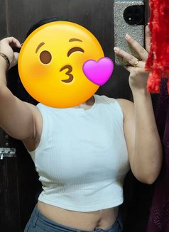 Anushka - escort in Kochi Photo 3 of 6