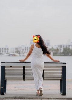 Anushka - puta in Dubai Photo 6 of 7