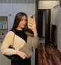Anushka - puta in Dubai Photo 1 of 7