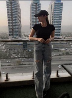 Anushka - puta in Dubai Photo 4 of 7
