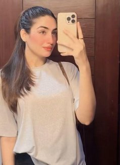 Anushka - puta in Dubai Photo 6 of 7