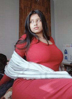 Anushka - puta in Hyderabad Photo 1 of 2