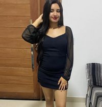 Anushka - puta in Maldives Photo 1 of 4