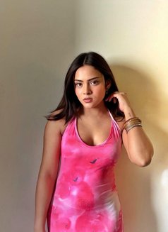 Anushka - escort in Maldives Photo 2 of 4