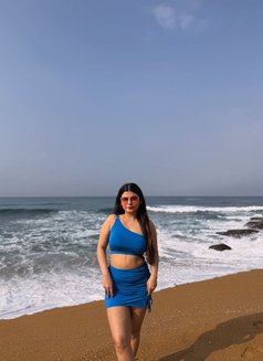 Anushka - puta in Mumbai Photo 1 of 3