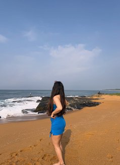 Anushka - puta in Mumbai Photo 2 of 3