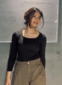 Anushka - escort in Noida Photo 2 of 4