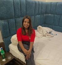 Anushka - puta in Thane