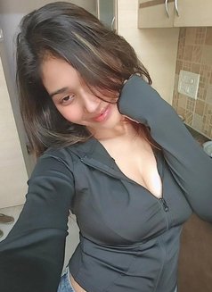 Anushka - escort in New Delhi Photo 2 of 3